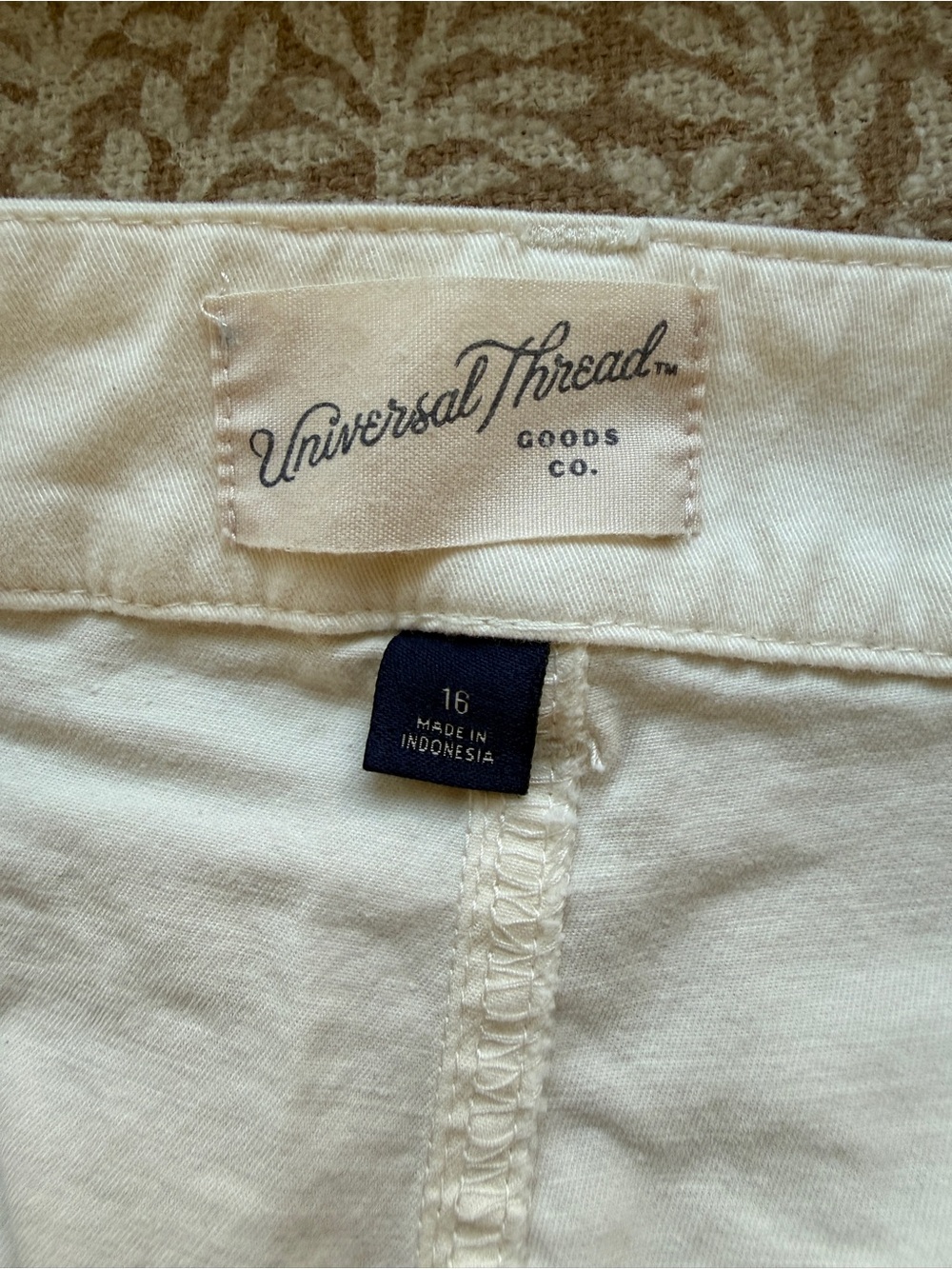 Women’s Mid Rise Cargo Pants Universal Thread - Picture 3 of 4
